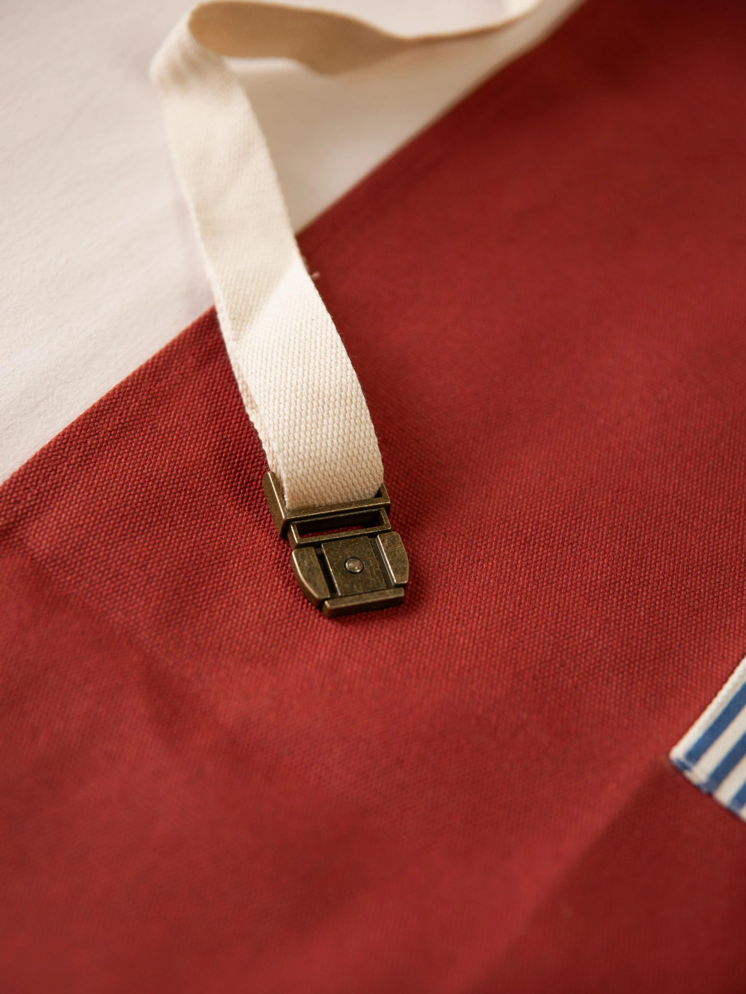Apron - USA - Image 6