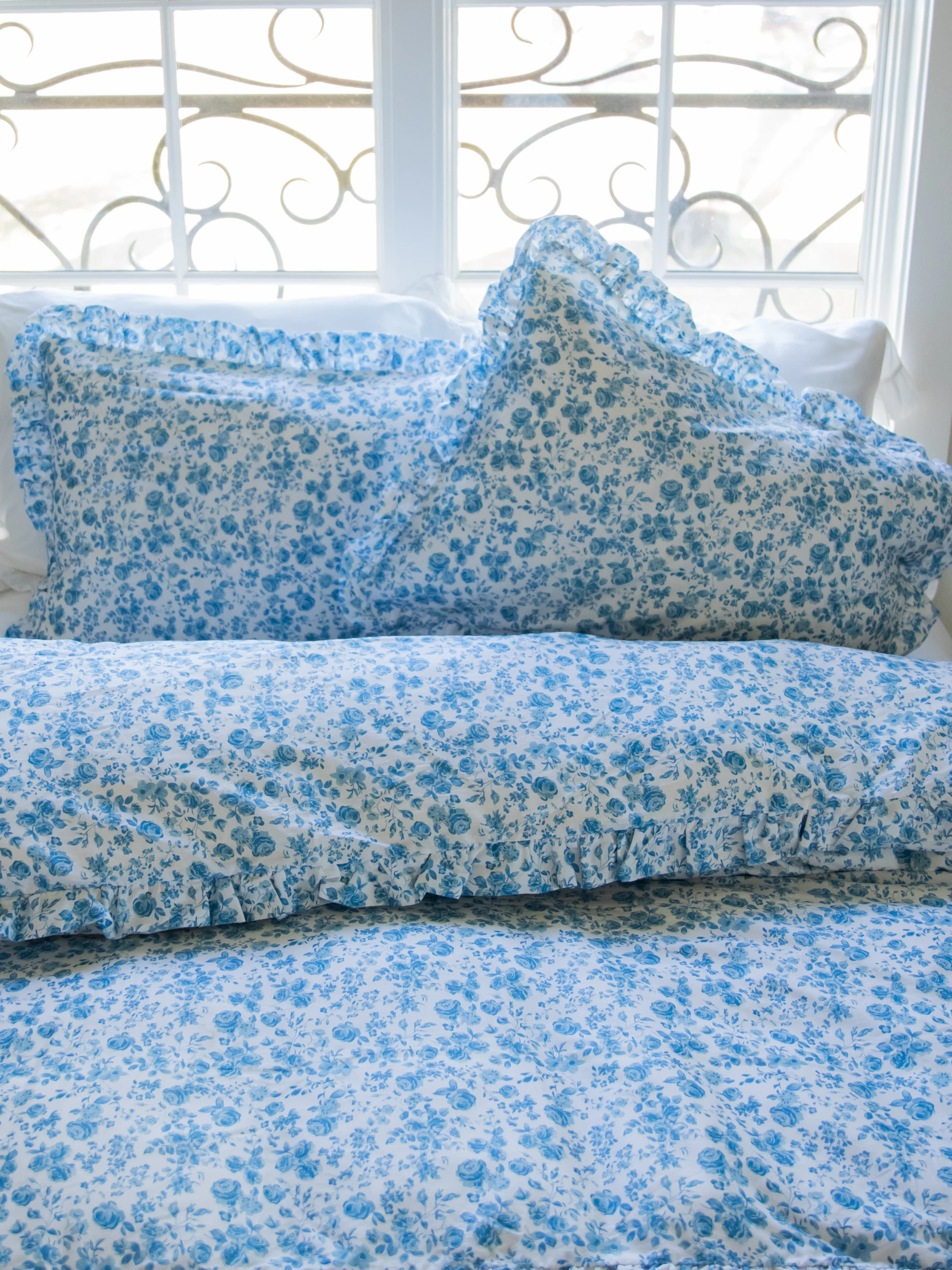Duvet Cover + Sham(s) - Blooming Blues - Image 2