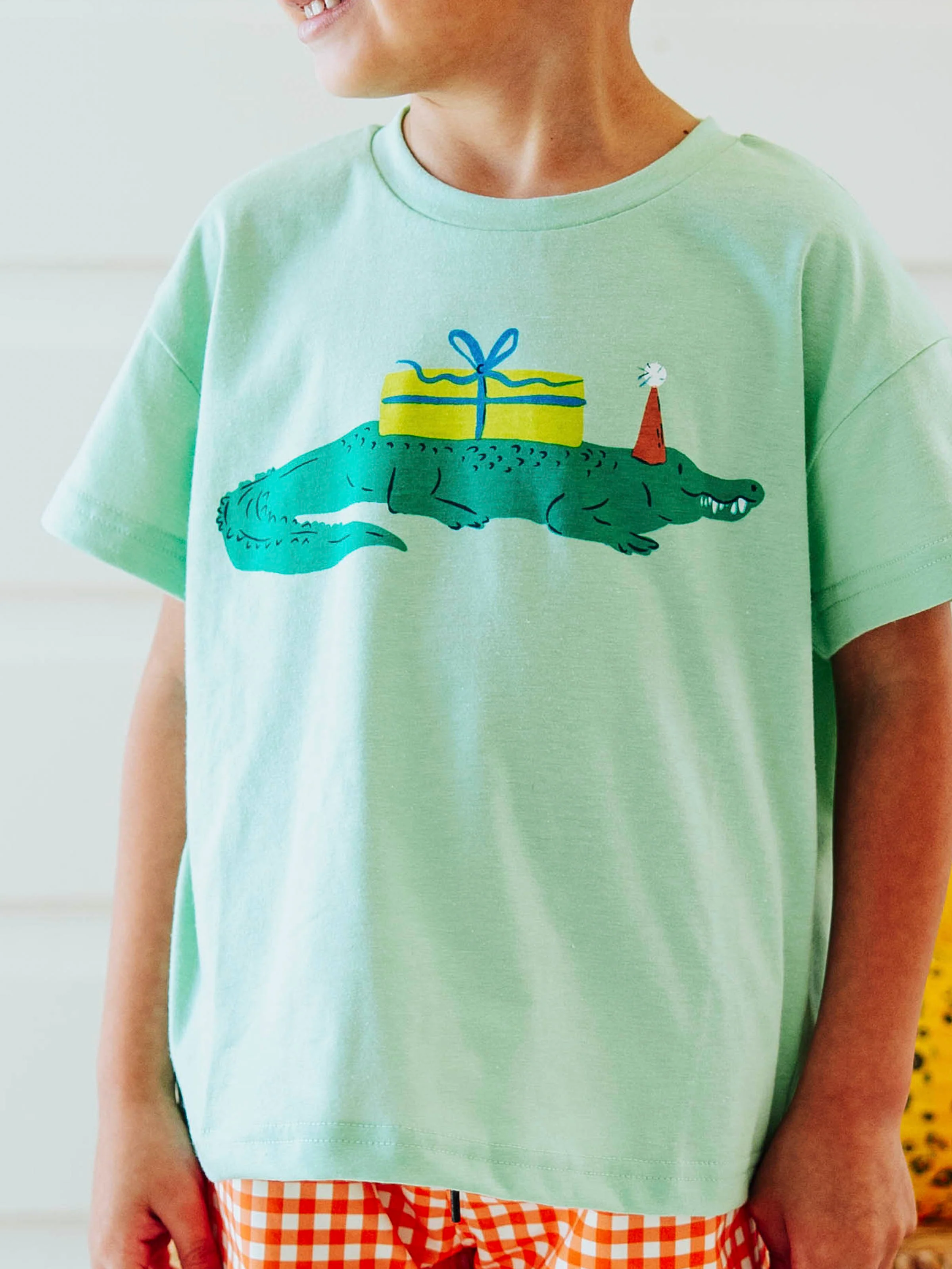 Graphic Tee - Gifting Crocodile - Image 5
